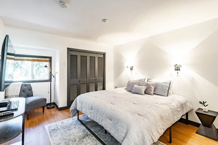 Pay Day Condominiums