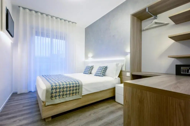 Jet Hotel