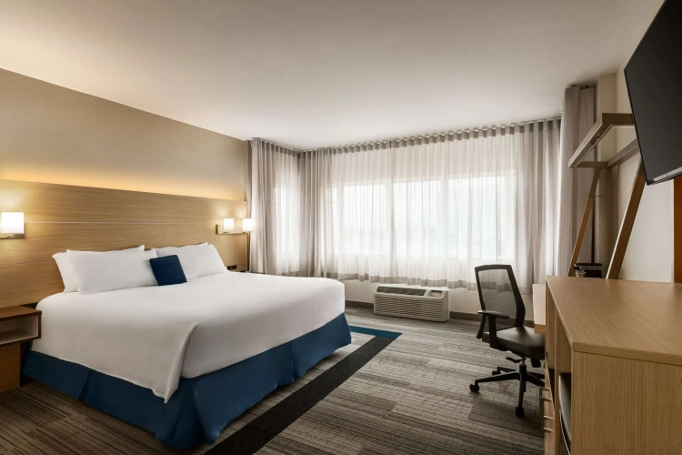 Double room with partial ocean view