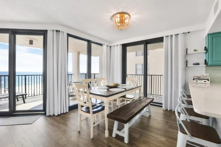 Phoenix III 3031 Beachfront End-unit
