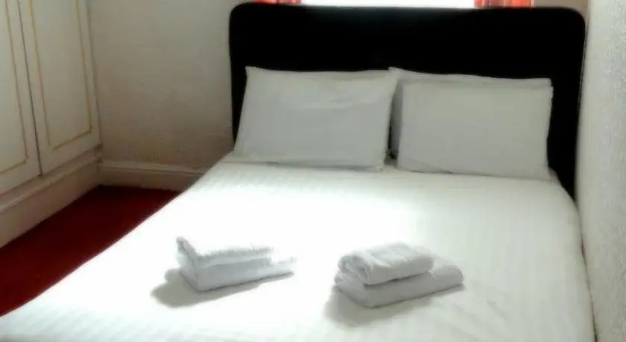 100 Pipers Hotel