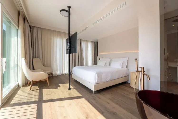 Deluxe Suite