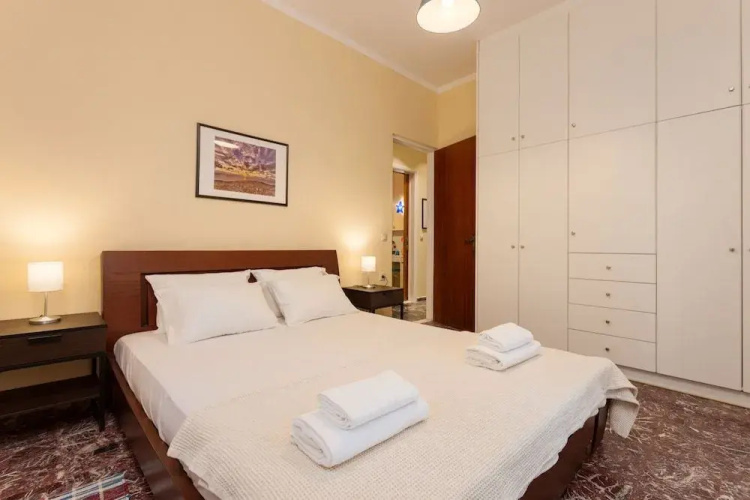 Metropolis Apartment