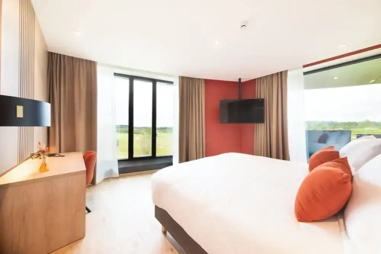 Comfort room with balcony and with garden view
