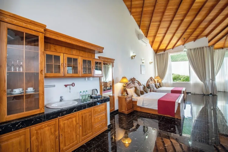 Suite with balcony and with lake view