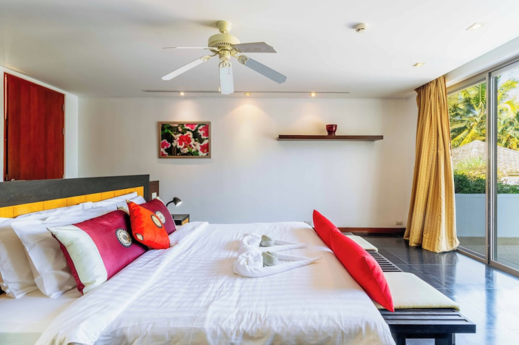 Seaview Own Pool Full-Time Maid V302