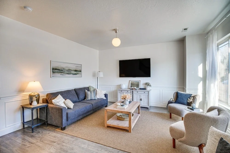 3 Bedrooms Apartment