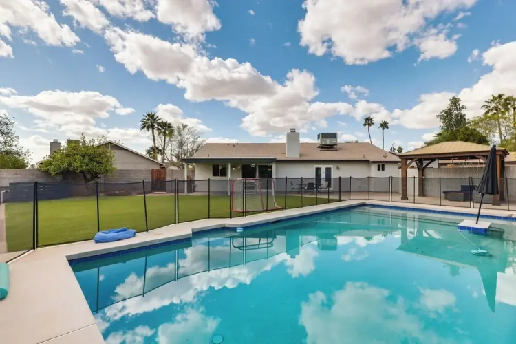 Private Pool & Playground: Phoenix Paradise!