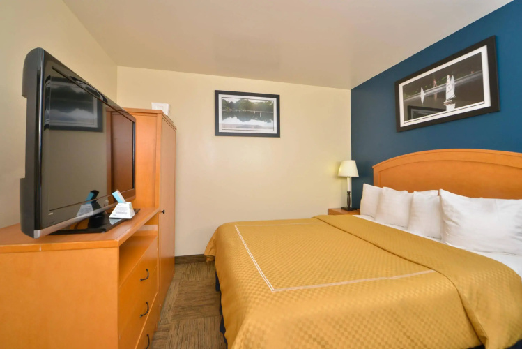 Midtown Convention Center Hotel
