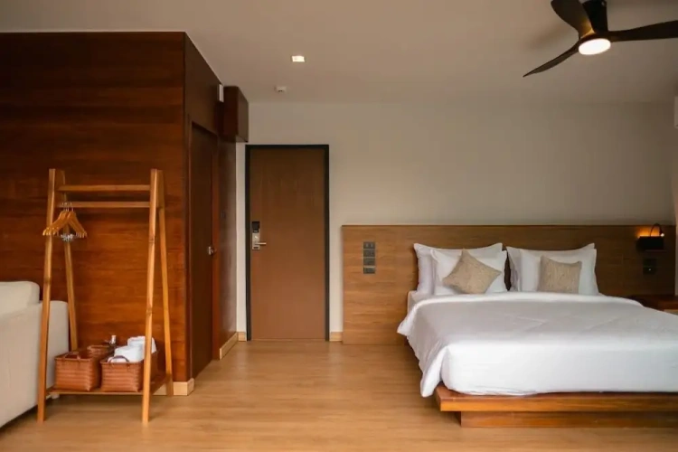 Standard Double room with balcony and with lake view