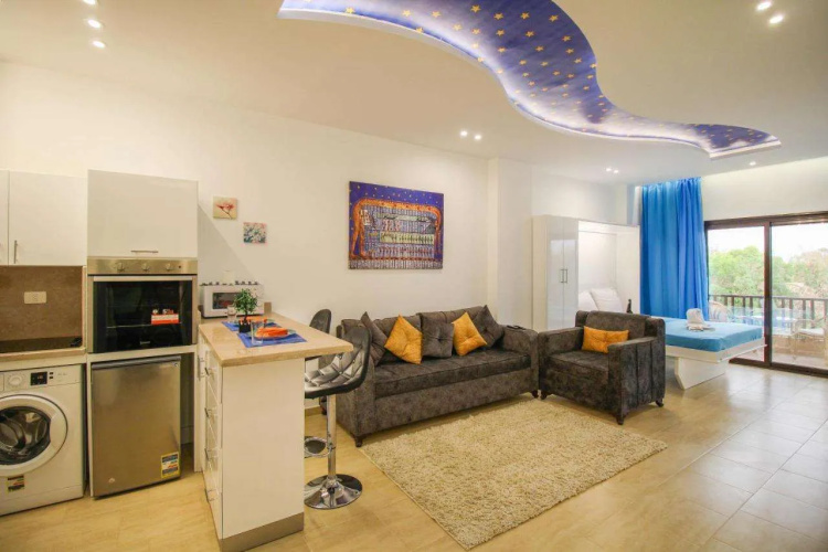 Beautiful studio with sea view and pool view