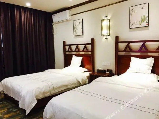 Sextuple Family Suite