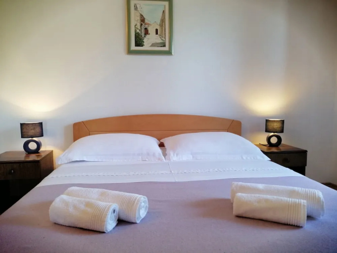 Apartments and Room Caric