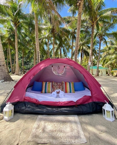 Tent with balcony and beachfront