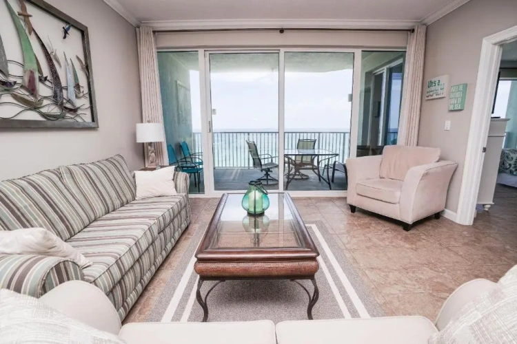 2 Bedrooms Apartment with sea view