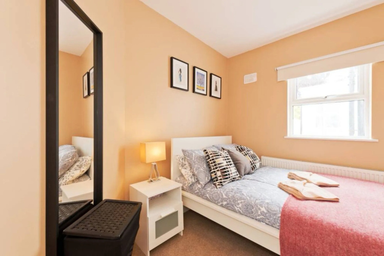 2 Bedroom Apartment By The River