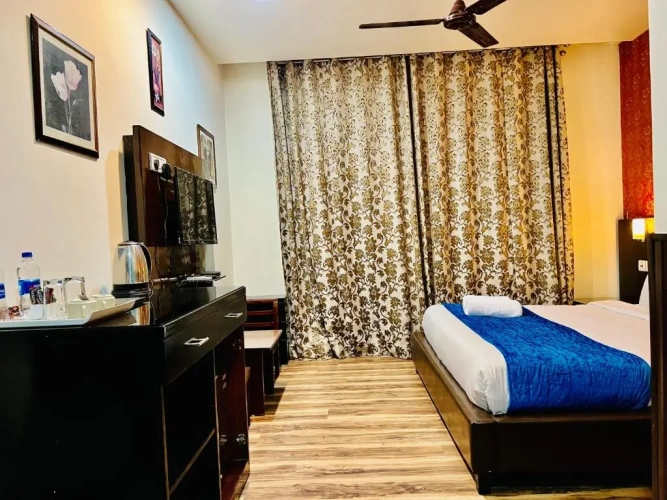 Deluxe Double room with city view