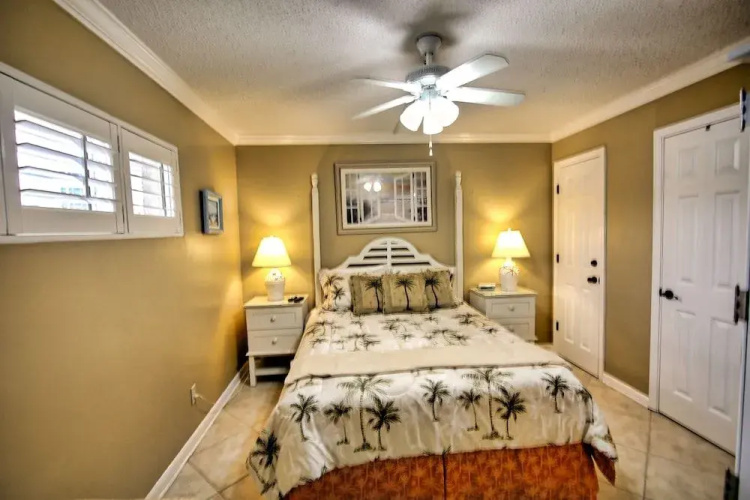 Gulf Shore Condo #113 - 2 Br condo by RedAwning