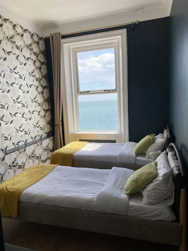 Standard Twin room with sea view
