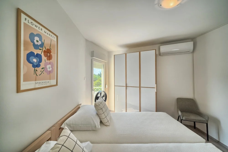 A2- Luxury apt w big Balcony, 4 min Walk to Beach