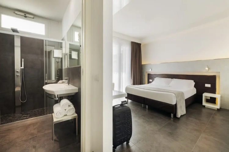 Standard Double room with balcony and with partial sea view