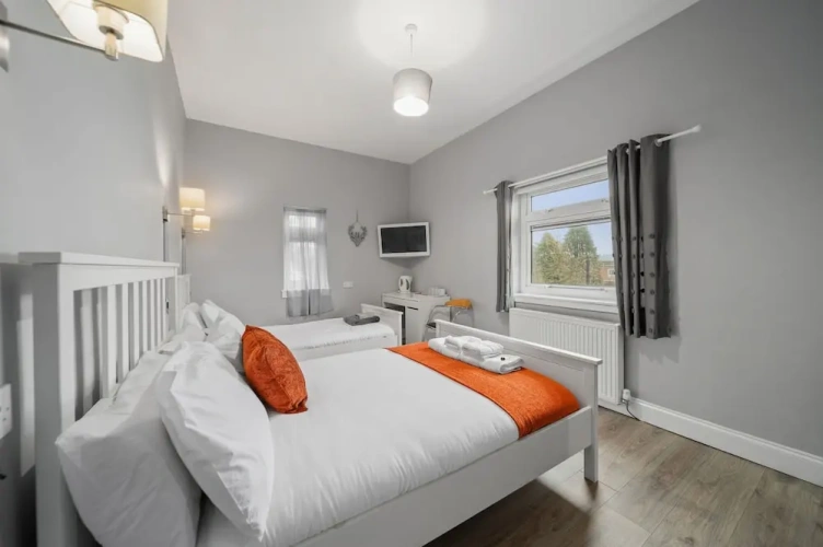 Standard Triple room