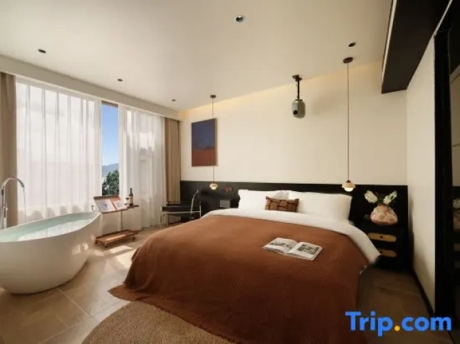 Luxury Family Suite with city view