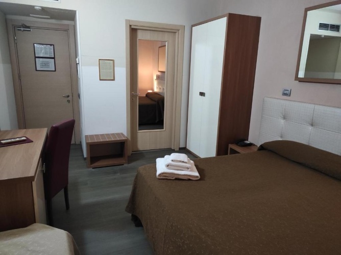 Standard Triple room with view