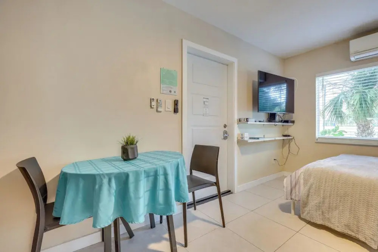 1 Mi to Pompano Beach Pier: Pet-friendly Studio!