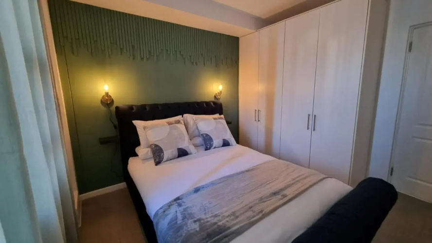 Accommodation Front - Prestigious 2 Sleeper Apartment with Harbour Views