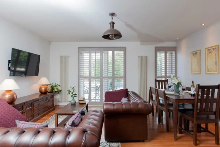 2 Bedroom Flat In Holyrood Area