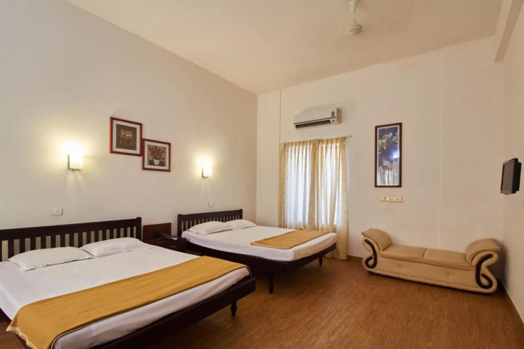 Plaza Suites