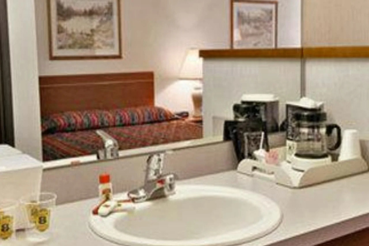 Super 8 By Wyndham Gresham Portland Area OR