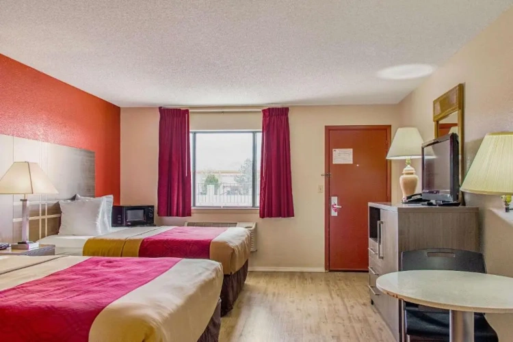 Deluxe Quadruple Basement room