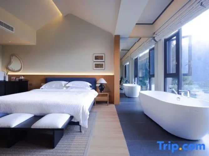 2 Bedrooms Premier Suite with mountain view