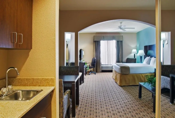 Deluxe Suite