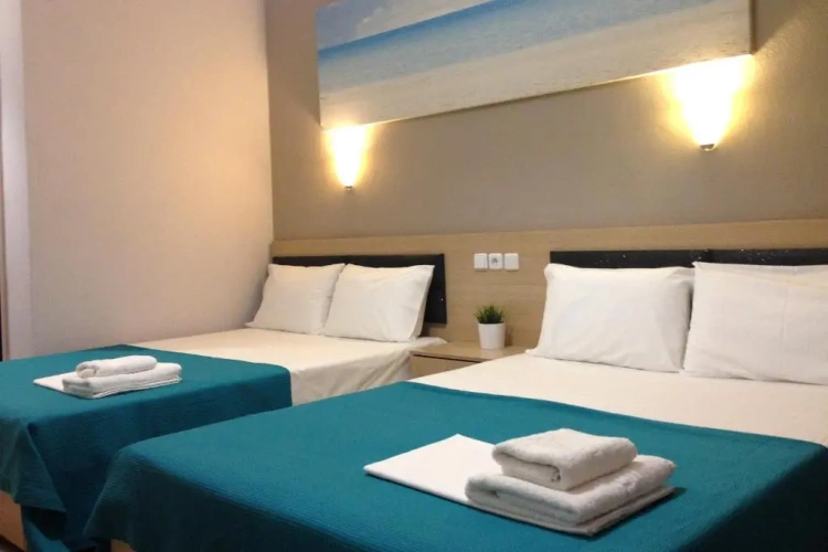 Standard Quadruple room with partial sea view