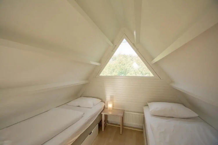 Radiant Seaside Holiday Home