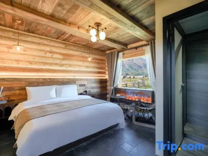 3 Bedrooms Standard Double room with mountain view