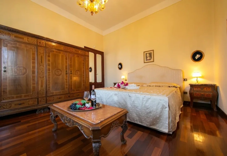 5 Bedrooms Family Villa