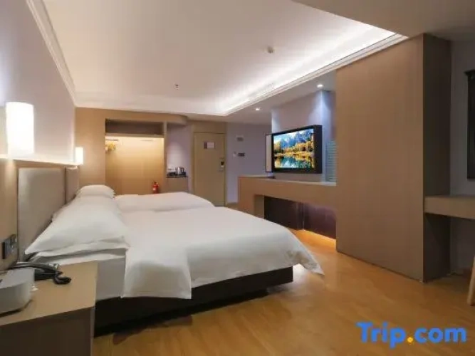 Business Quadruple Suite