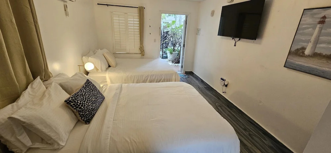 Sirena Azul SoBe Suite 1