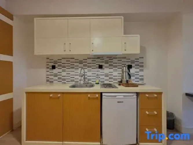 Taksim Square—1BR Deluxe Suite 03