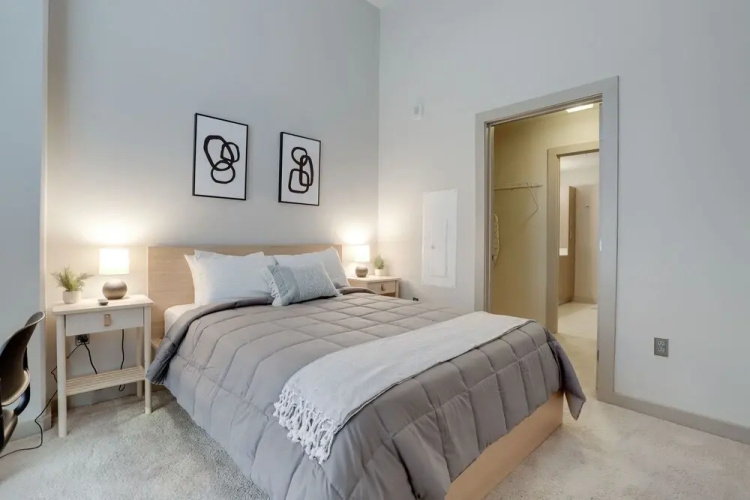 Fantastic Condo at Crystal City With Gym