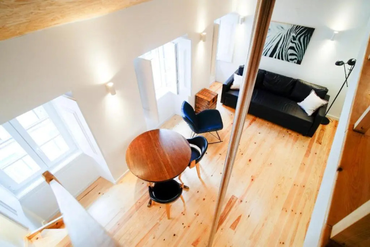 Bright And Sunny Apartment