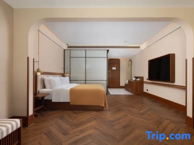 Classic Double room with street view