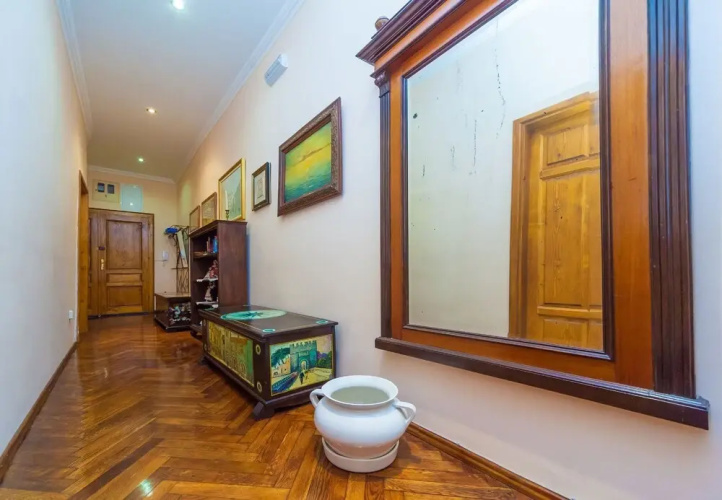 Amoret Apartments