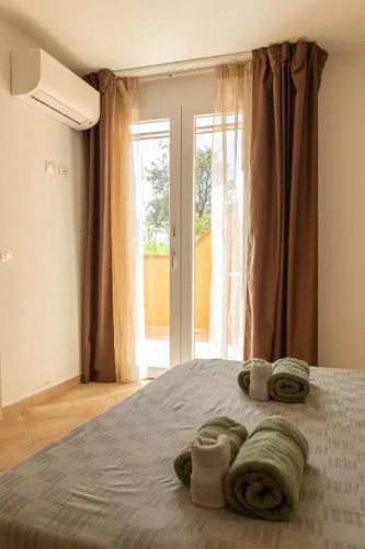 Maris Apartments