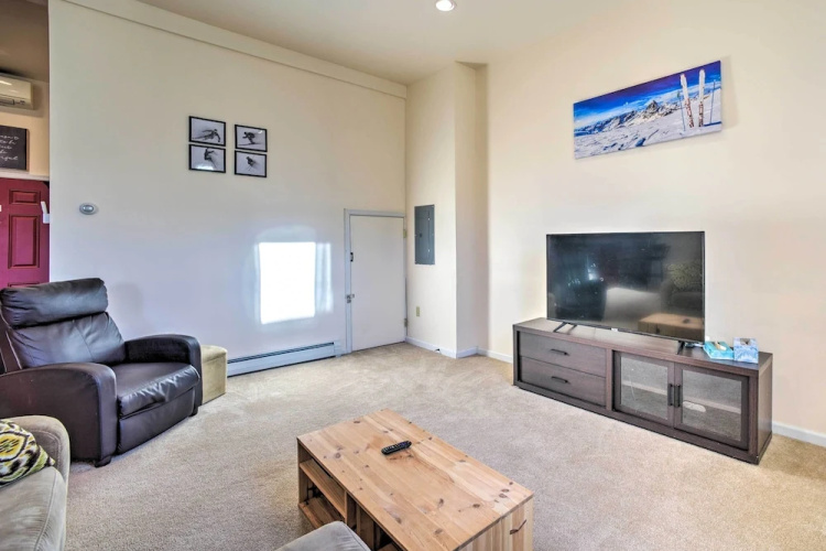 1/2 Mi to Windham Mtn: Main Street Condo