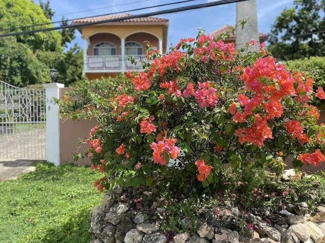 4 Bedrooms Villa with balcony